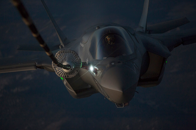 Illustration for article titled These Shots Of An F-35 Refueling At Dusk Over Edwards AFB Are Stunning